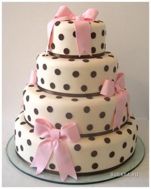 1_1181840080_audreyweddingcake.jpg